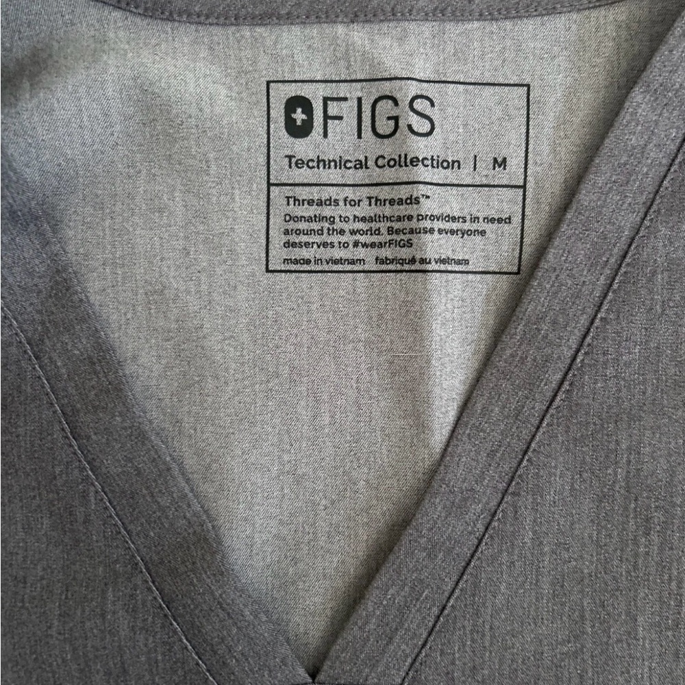 FIGS Technical Collection Scrub Top – Women’s Medium, Excellent Condition - Picture 2 of 14